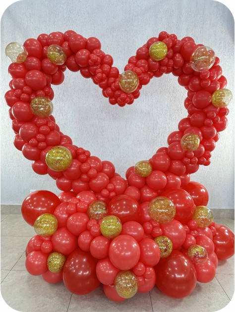 Painel feito com balões para dia das mães